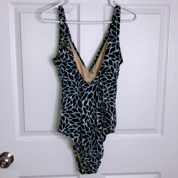🏖️3/$18 Islander Tropical Floral Swimsuit Bathing Suit 14 - Picture 2 of 3